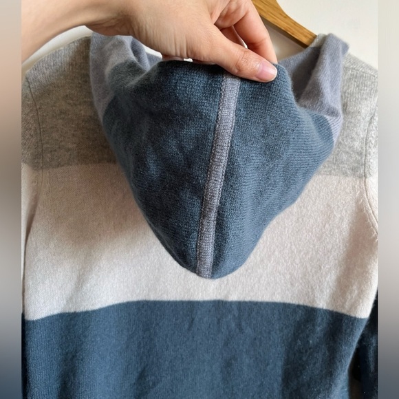 Claudia Nichole 100 % Cashmere Striped Hooded Sweater - Gray and Blue - Picture 9 of 10